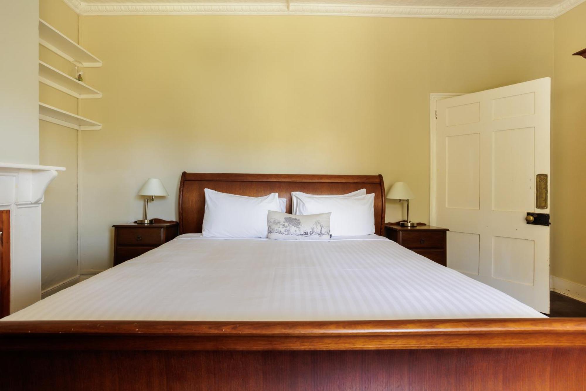 Wollaston House By The Bnb Collection แอลบานี ภายนอก รูปภาพ